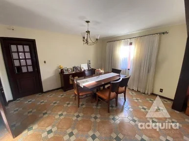 Casa à Venda 3 Quartos, 1 Suite, 2 Vagas, 450m², Uvaranas