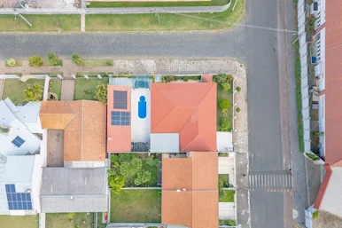 <strong>Casa à venda com 3 quartos, no bairro Neves, Ponta Grossa - </strong>
