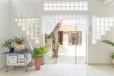Casa à Venda Com 3 Quartos, No Bairro Neves