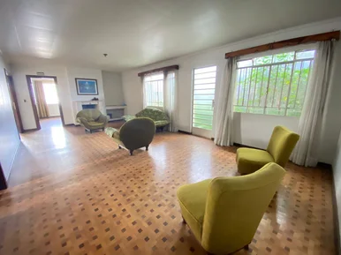 Casa Comercial Espaçosa E Versátil Para Locação No Centro De Ponta Grossa