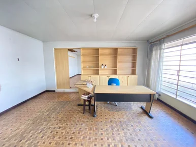 Casa Comercial Espaçosa E Versátil Para Locação No Centro De Ponta Grossa
