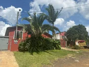 <strong>Casa com kitinetes e amplo terreno à venda, localizada no ba</strong>
