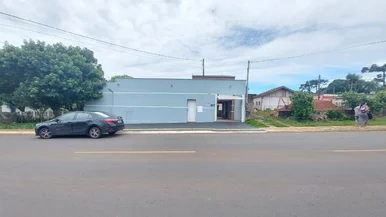 <strong>Excelente casa com edícula, para duas famílias, com quintal,</strong>