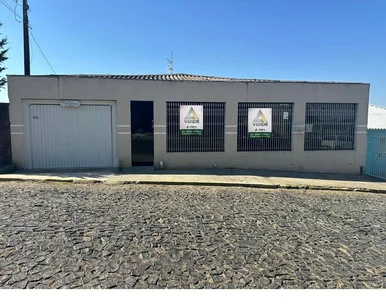 <strong>Ampla casa à venda, no começo de Uvaranas, contendo 4 quarto</strong>