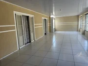 <strong>Ampla casa à venda, no começo de Uvaranas, contendo 4 quarto</strong>