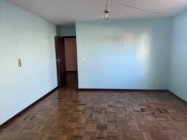 Ampla Casa à Venda, No Começo De Uvaranas, Contendo 4 Quartos