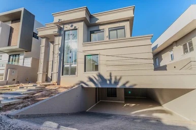 Casa Nova à Venda, 4 Suítes, 4 Vagas, Piscina, Condomínio La Defense