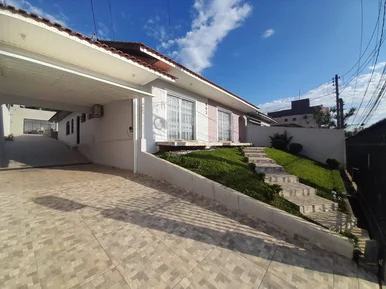 <strong>? Casa Térrea, Semimobiliada com Sala Comercial Independente</strong>
