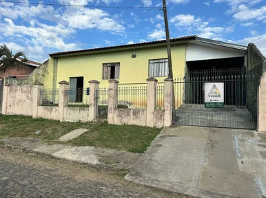 <strong>Casa à venda em Oficinas com amplo terreno</strong>