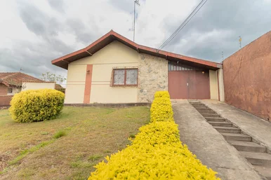 <strong>Casa com 3 quartos (1 suíte) 218 m² de área construída e 660</strong>