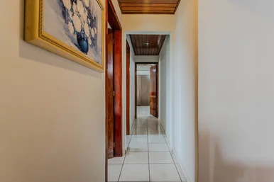 Casa Com 3 Quartos (1 Suíte) 218 M² De área Construída E 660 M² De Terreno à Ven