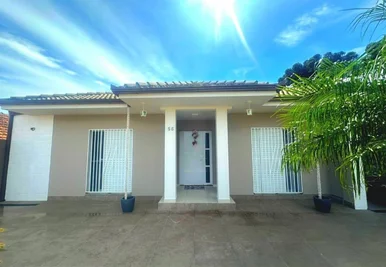 Casa  Semimobiliada à Venda, Teto Em Laje, Gourmet Com Churrasqueira E Banheiro,