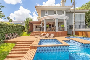 <strong>Casa à venda, 4 suítes, 1.447 m² de terreno 424 m² de constr</strong>
