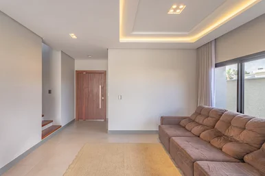 Casa à Venda, No Condomínio Alphaville, Contendo 4 Quartos (sendo 1 Suíte), 2 Va