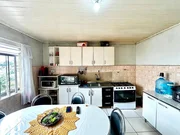 <strong>Casa Térrea  à venda. Próxima a BR-376, com 490m² de terreno</strong>