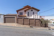 <strong>Casa à venda 4 quartos, 2 suítes, 4 banheiros  -  Uvaranas, </strong>
