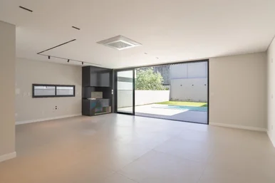 Casa à Venda, Condomínio Fechado, 03 Suítes, Piscina, Colônia Dona Luíza