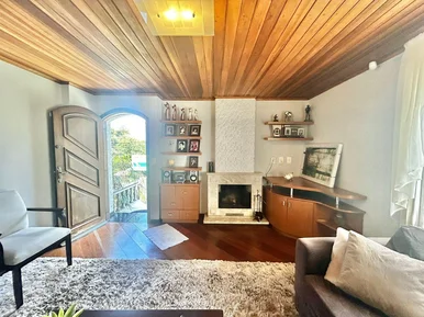 Casa à Venda  No Centro Cívico, Com Muito Potencial Comercial, Ponta Grossa, Pr