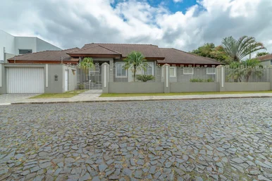 <strong>Casa deslumbrante à venda, Jardim Carvalho, Ponta Grossa, PR</strong>