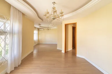 Casa Térrea Para Venda E Locação, Com 03 Quartos, 05 Banheiros, Piscina E 310 M²