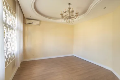 Casa Térrea Para Venda E Locação, Com 03 Quartos, 05 Banheiros, Piscina E 310 M²