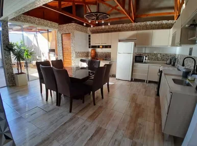 Casa à Venda Com Espaço Gourmet E 3 Quartos