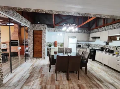 Casa à Venda Com Espaço Gourmet E 3 Quartos
