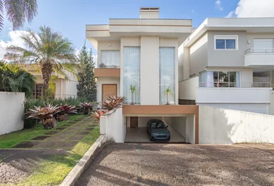 <strong>Casa à venda 4 Quartos, 4 Suites, 2 Vagas, 300M², Oficinas, </strong>
