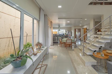 Casa à Venda 4 Quartos, 4 Suites, 2 Vagas, 300m², Oficinas