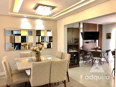 Casa à Venda 3 Quartos, 1 Suite, 2 Vagas, 300m², Uvaranas
