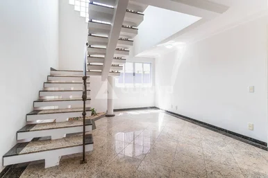 Casa Com 4 Quartos Em Condomínio Fechado