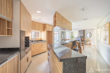 Casa Semimobiliada Para Venda, 3 Quartos, 3 Suites, 2 Vagas, 300m², Neves