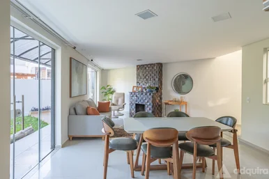 Casa Semimobiliada Para Venda, 3 Quartos, 3 Suites, 2 Vagas, 300m², Neves