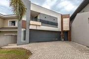 <strong>Casa semimobiliada para venda, 3 Quartos, 3 Suites, 2 Vagas,</strong>
