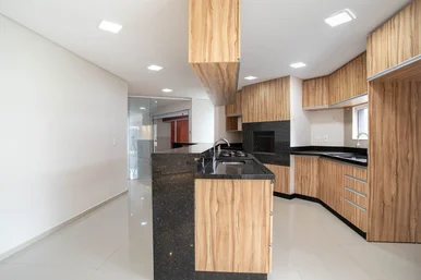 Casa Semimobiliada Para Venda, 3 Quartos, 3 Suites, 2 Vagas, 300m², Neves