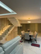 <strong>Casa à venda 3 Quartos, 3 Suites, 2 Vagas, 300M², Jardim Car</strong>