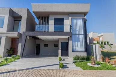 <strong>Casa mobiliada à venda e locação 4 Quartos, 4 Suites, 2 Vaga</strong>