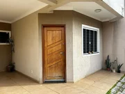 <strong>Sobrado a Venda em Pequeno Condomínio. 3 quartos (uma Suíte)</strong>