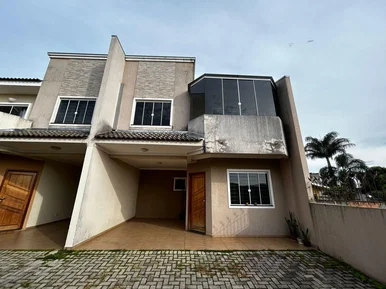 <strong>Sobrado a Venda em Pequeno Condomínio. 3 quartos (uma Suíte)</strong>