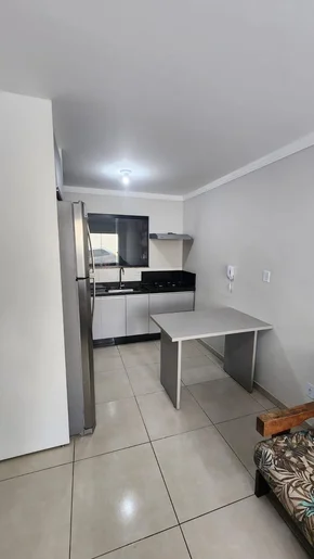Sobrado Em Pequeno Condomínio Fechado à Venda, Com 2 Quartos, 2 Banheiros E 3 Va