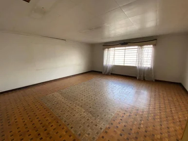 Casa Comercial Espaçosa E Versátil Para Locação No Centro De Ponta Grossa