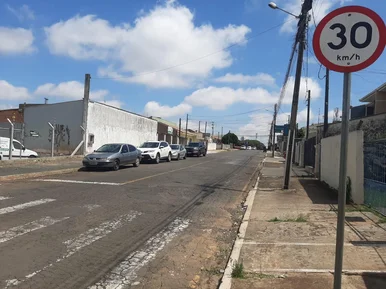Conjunto Comercial Para Locação, Contendo 10 Salas, 15 Vagas De Garagem - Oficin