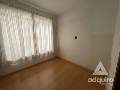 Comercial à Venda 5 Quartos, 1 Vaga, 200m², Centro