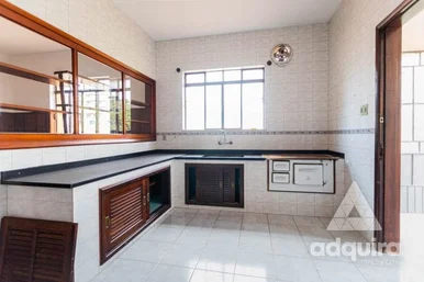 Comercial à Venda 4 Quartos, 2 Vagas, Oficinas