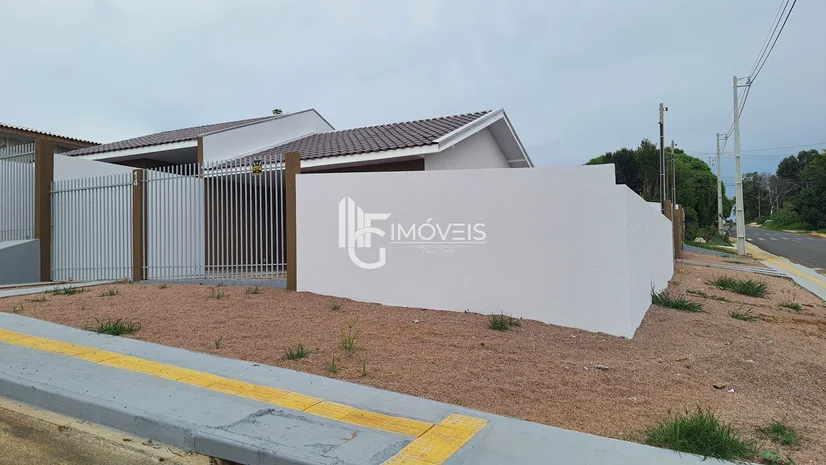 Foto Casa a venda em terreno de esquina no Parque dos Pinheiros